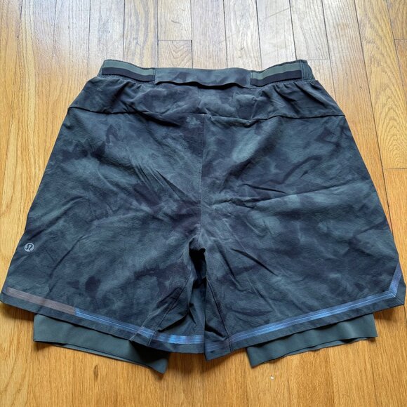 Lululemon Men Size M Black Tidal Dye Surge 6" Bold Lines Athletic Running Shorts - Picture 12 of 15